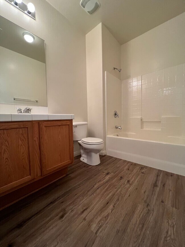 Building Photo - 717 Meadow Grove Ct