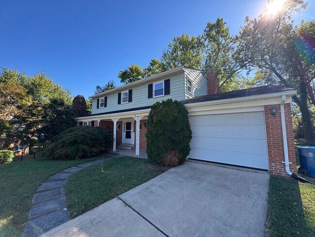 Building Photo - Spacious 4 Bed 2/2 Bath Home with Park-Lik...