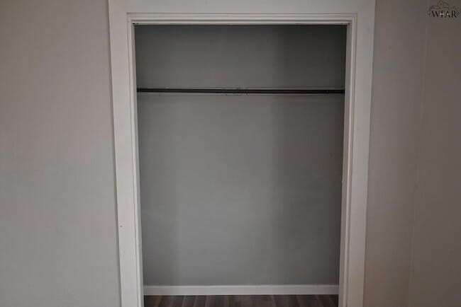 Building Photo - 600 E 1st St