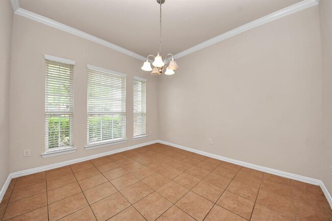 Building Photo - 122 Persimmon Dr