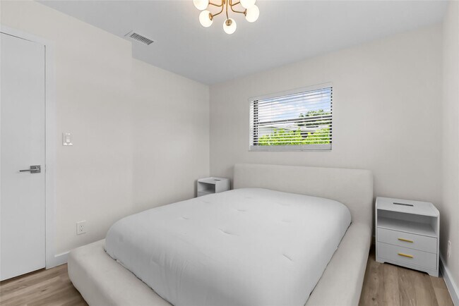 Building Photo - 908 Lighthouse Dr