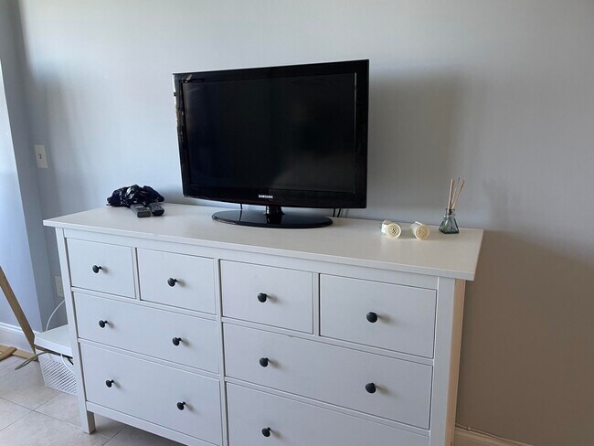 Building Photo - 899 Jeffery St