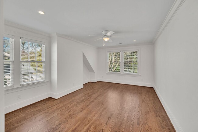 Building Photo - Luxury unfurnished 4BR/4.5BA Tudor in Belle Meade Links.