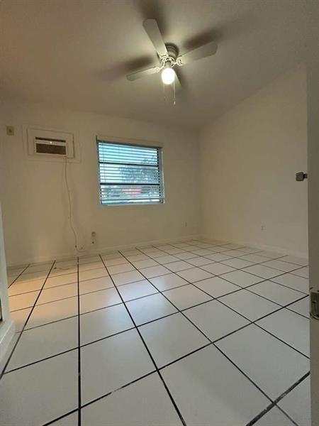 Building Photo - 405 6th Ave S