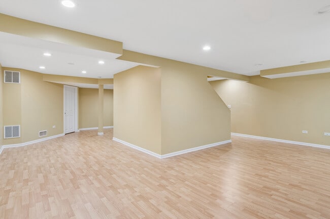 Building Photo - 382 Vaughn Cir