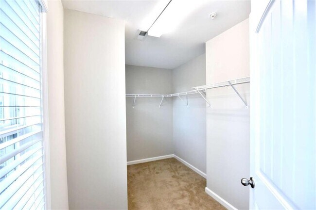 Building Photo - 1223 Foxcroft Ln