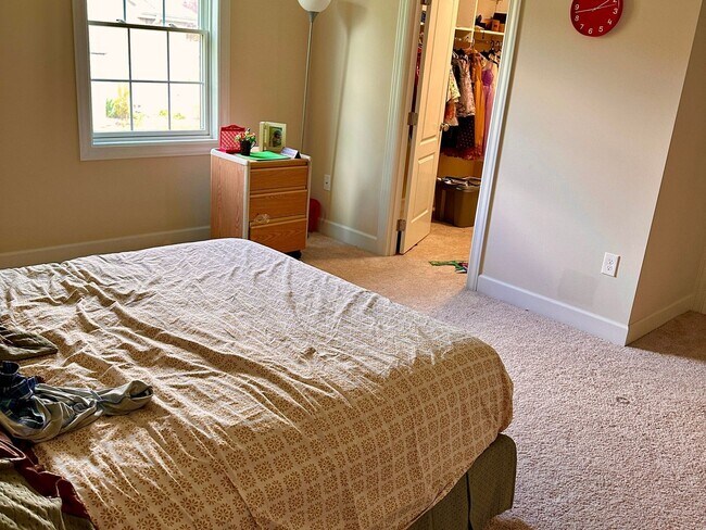 Building Photo - 3 Bedroom semi furnished Duplex type House in Imperial