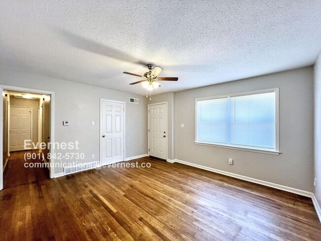 Building Photo - 1403 Moss Point Dr