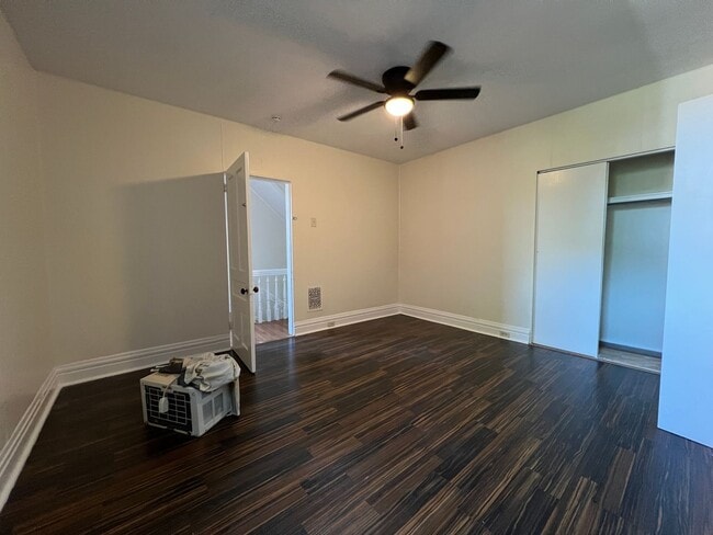 Building Photo - Stunning 4 bedroom 2.5 bathroom house  - B...