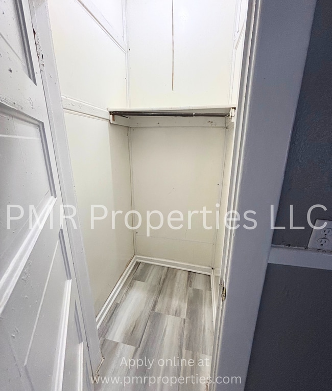 Building Photo - 908 Richardson St