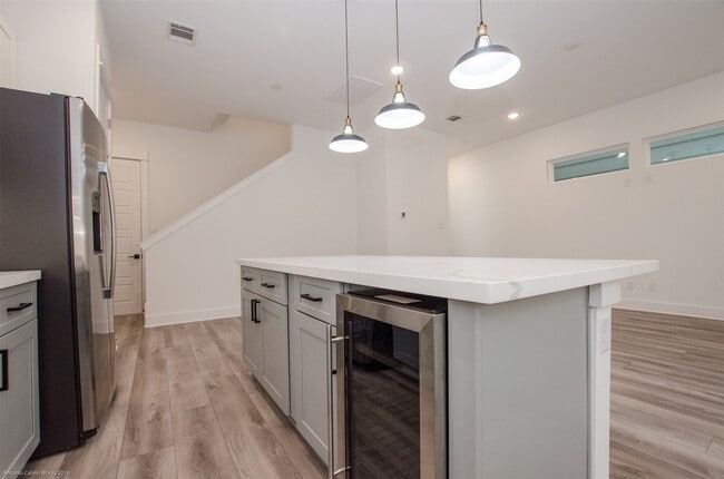 Building Photo - 2054 Johanna Crk Dr