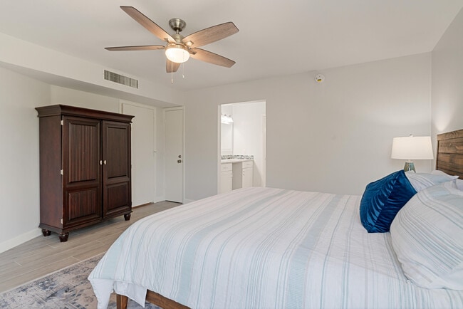 Building Photo - 7101 Gulf of Mexico Blvd