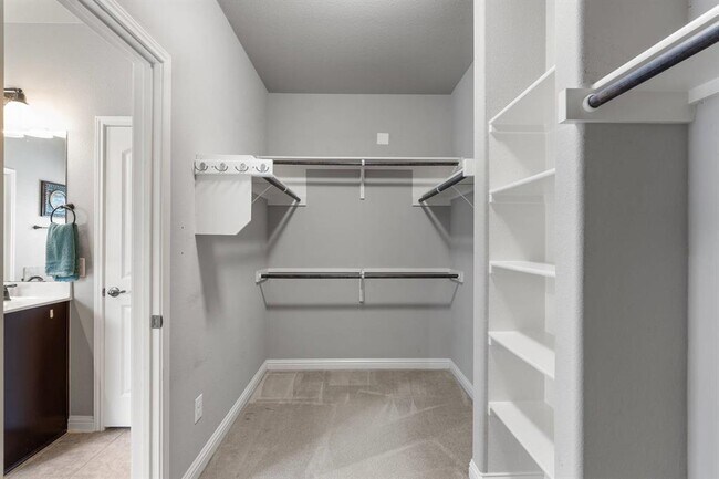 Building Photo - 420 Wild Rose Dr