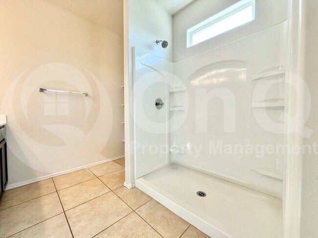 Building Photo - 3028 S 78th Dr