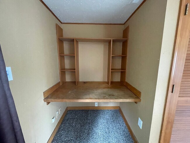Building Photo - Cute Classic 1950s 2 Bd 1 Ba House + Bonus Room w/ Washer & Dryer, AC and Fenced Spacious Yard!