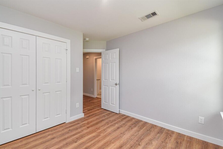 Building Photo - 7954 Nashville St