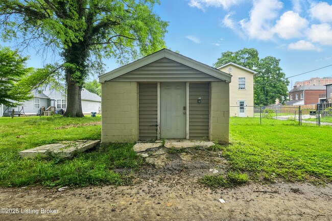 Building Photo - 724 Coke St