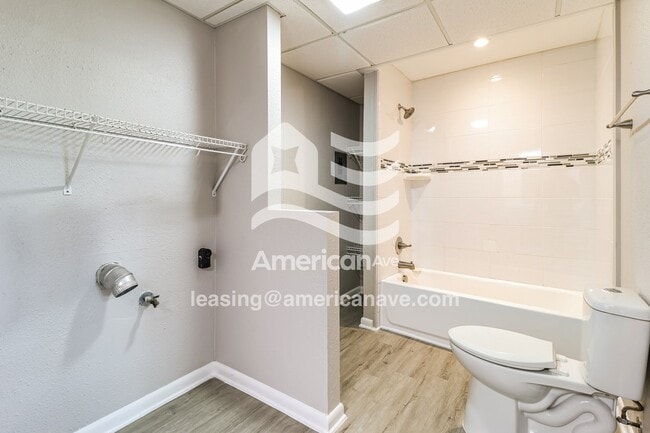 Building Photo - 501 Lindenhurst Dr