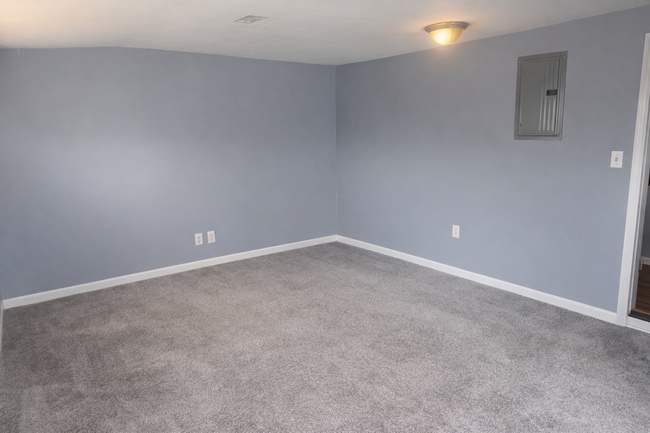 Building Photo - Cute Two Bedroom Plus Bonus Room in KCK