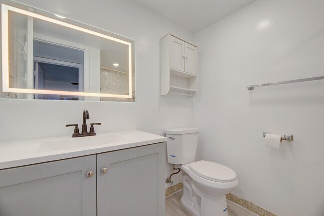 Building Photo - 394 Normandy Ln