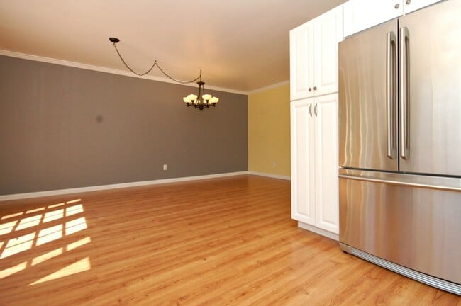 Building Photo - Beautiful Bright 3BR/2.5BA Condo in Tanglewood!!