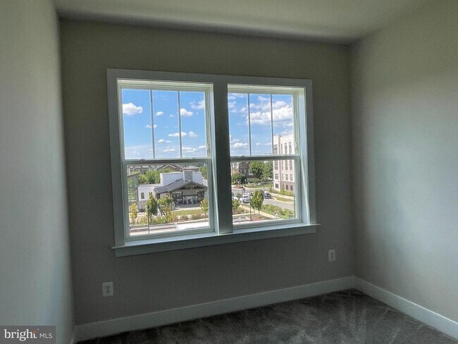 Building Photo - 313 Salinger Pl