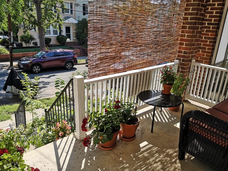 Primary Photo - 2240 Observatory Pl NW