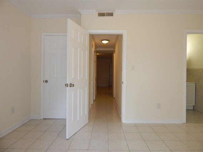 Building Photo - 135 SUSSEX St