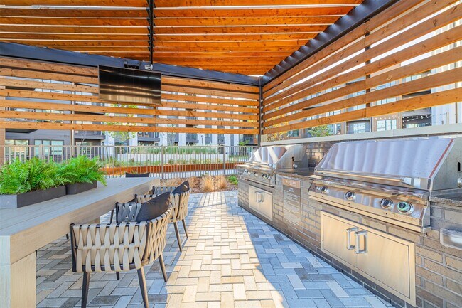 Building Photo - 10505 Deerwood Rd