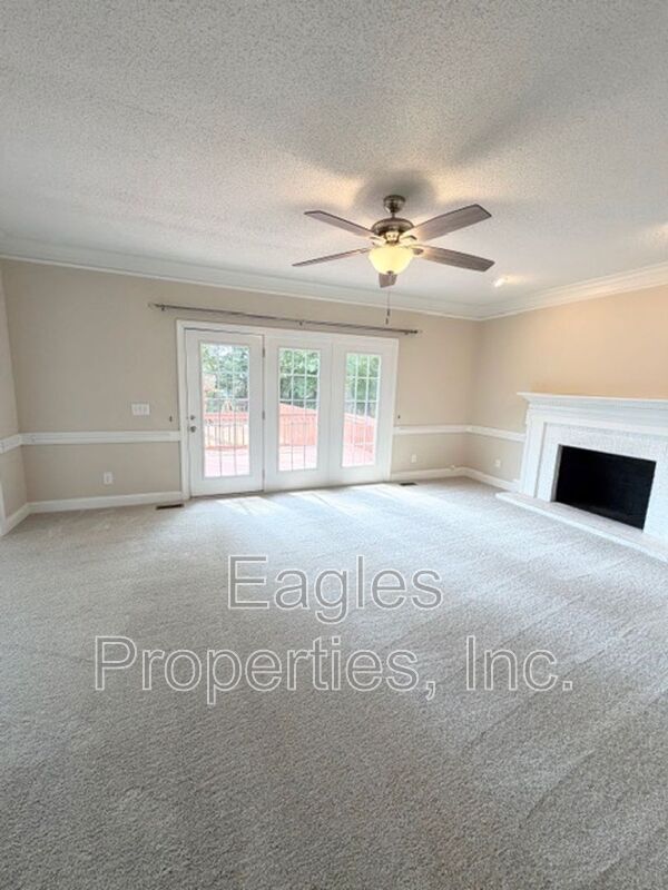 Building Photo - 242 N Marion Dr
