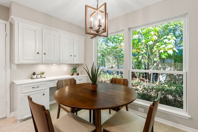 Building Photo - 1936 Foxtail Pl