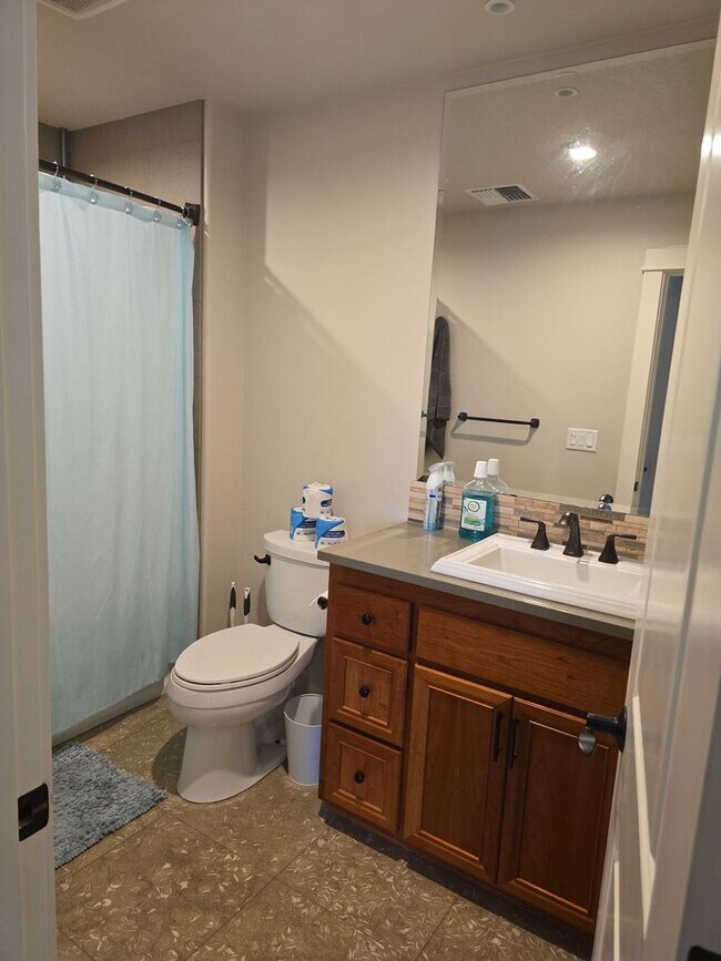 Building Photo - 3-Bedroom Home with RV Parking Near Valley River Center