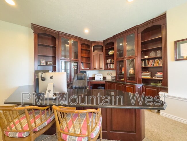 Building Photo - 49 E Fairway Dr