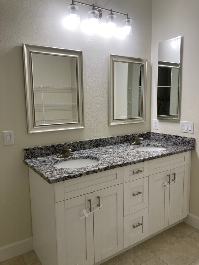 Building Photo - 350 Piper Ave