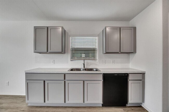 Building Photo - 1518 Carmona Ct