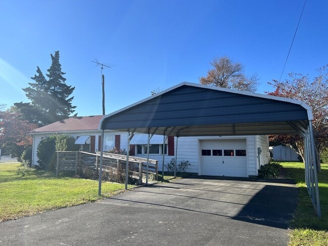 Primary Photo - UNFURNISHED LEWES SINGLE FAMILY HOME - 6 M...
