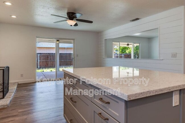 Building Photo - 5800 Deary Way