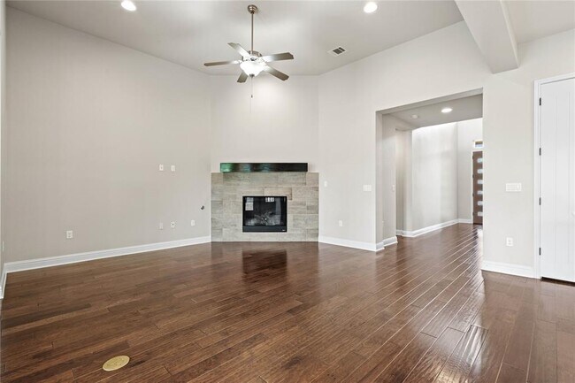 Building Photo - 5009 Mandevilla Dr