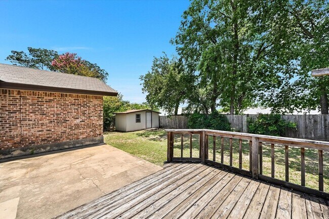 Building Photo - 6509 Skycrest Dr