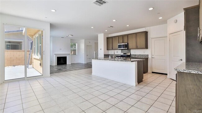 Building Photo - 2832 E Clementine Dr