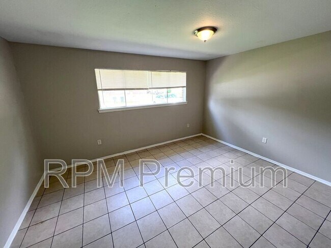 Building Photo - 6132 Pontotoc St
