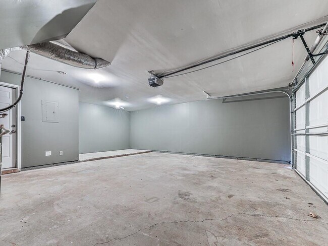 Building Photo - 4375 Yellow Rose Dr