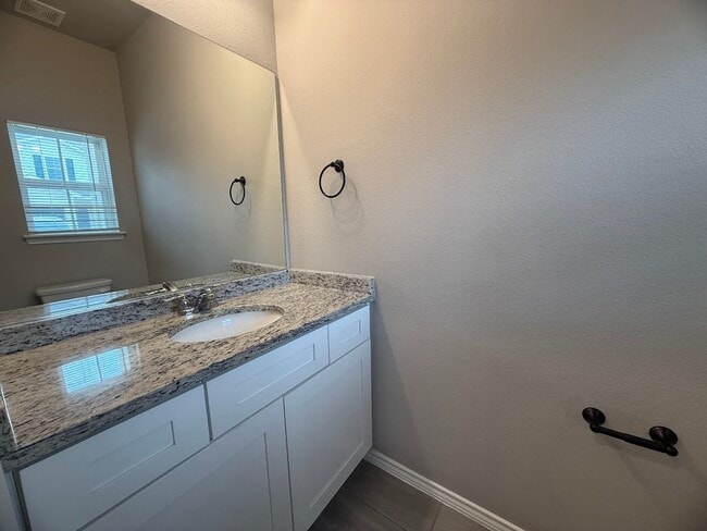 Building Photo - Quick access Ft. Sam, Randolph, and the airport