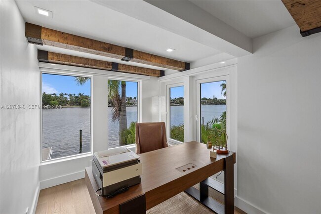 Building Photo - 257 N Coconut Ln