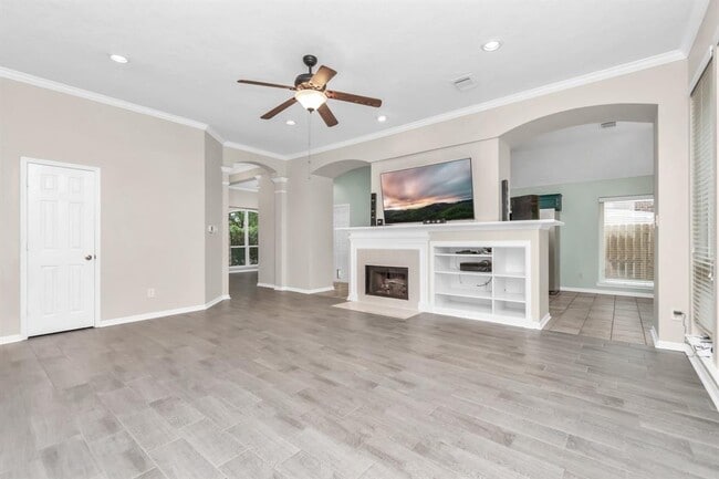 Building Photo - 1715 Parkview Ln
