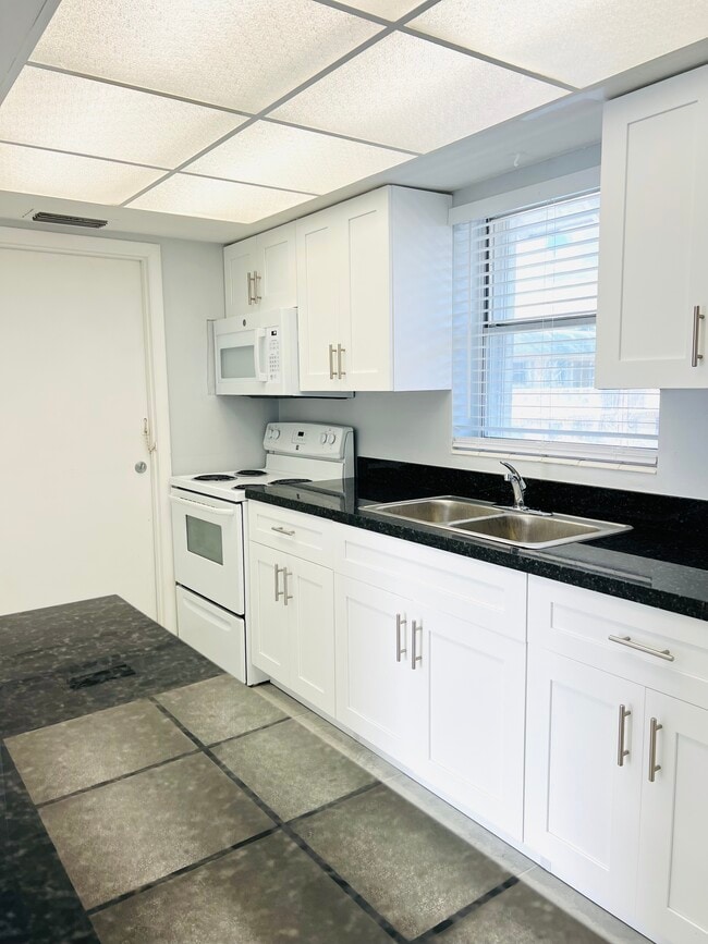 KITCHEN - 7360 SW 82nd St