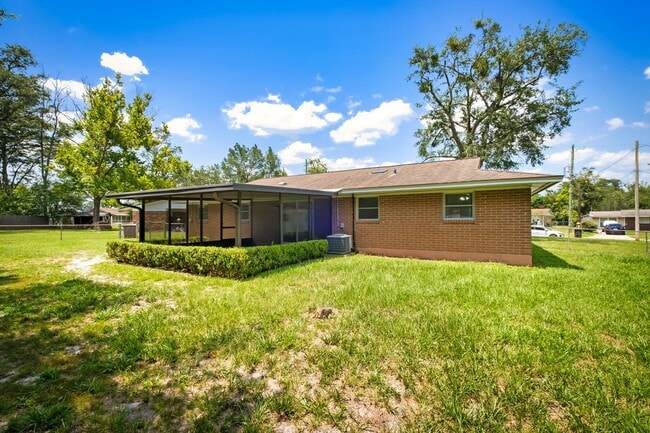 Building Photo - Newly Updated Home On Cul De Sac