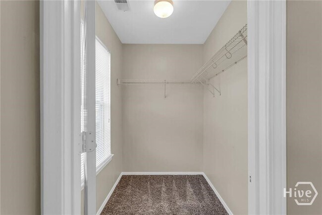 Building Photo - 140 Fairgreen St