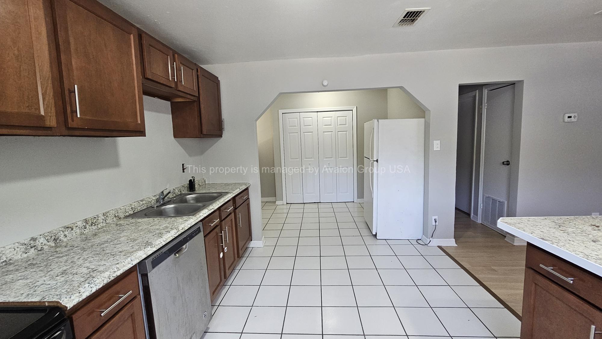 Building Photo - 6809 Miss Muffet Ln S