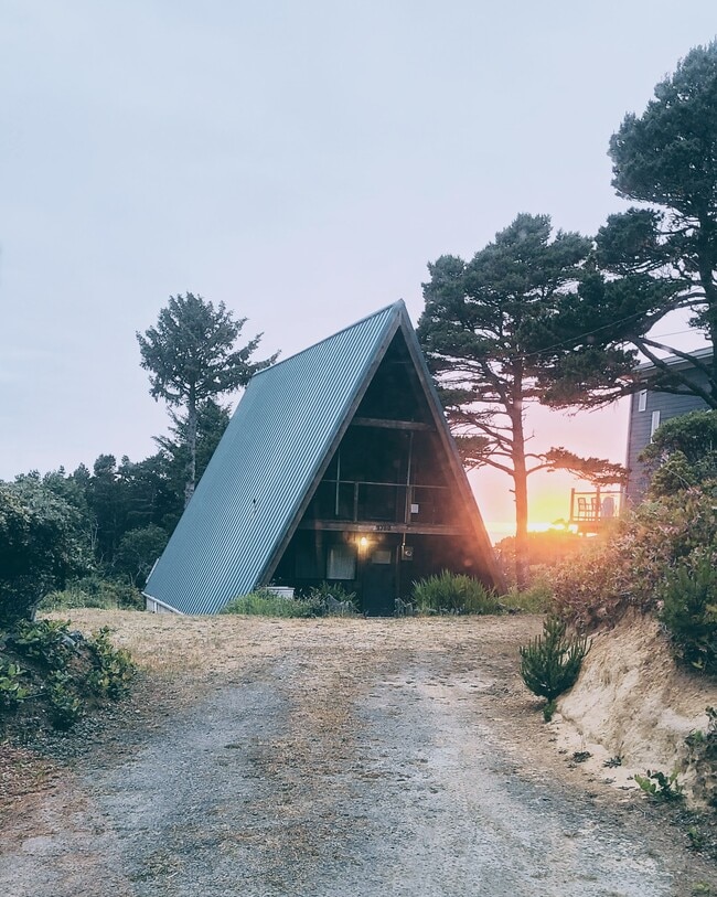 Building Photo - 2780 SW Breakers Dr